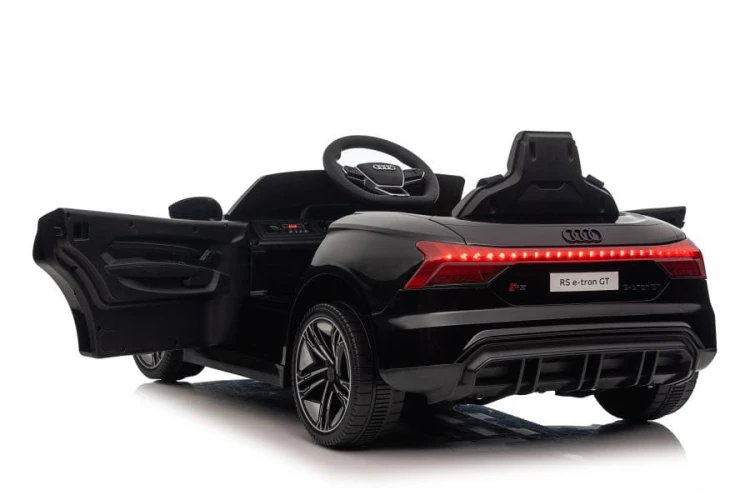 pol_pl_Auto-Na-Akumulator-Audi-E-Tron-GT-Czarne-QLS-6888-11953_4.jpg
