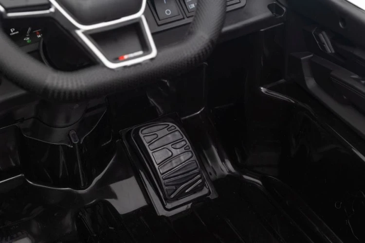 pol_pl_Auto-Na-Akumulator-Audi-E-Tron-GT-Czarne-QLS-6888-11953_9.jpg